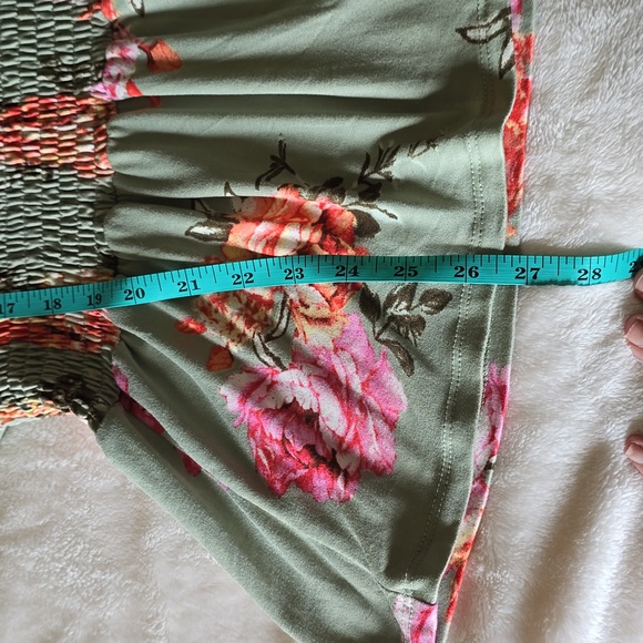 Absolutely Famous Women's Size Medium Green Floral Smocked Long‎ Sleeve Top - Picture 7 of 10